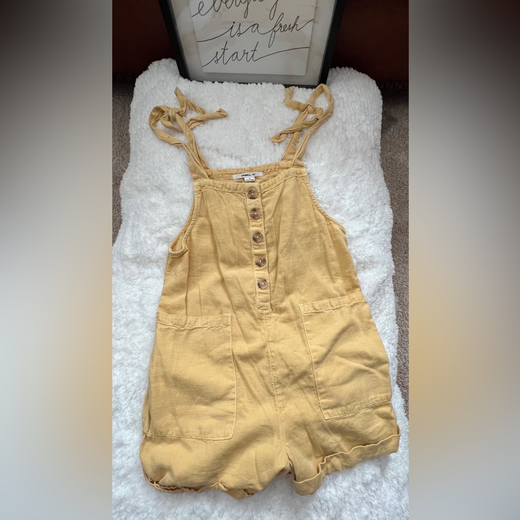 Like New O'neill Sz Small , Tie Straps Yellow Romper